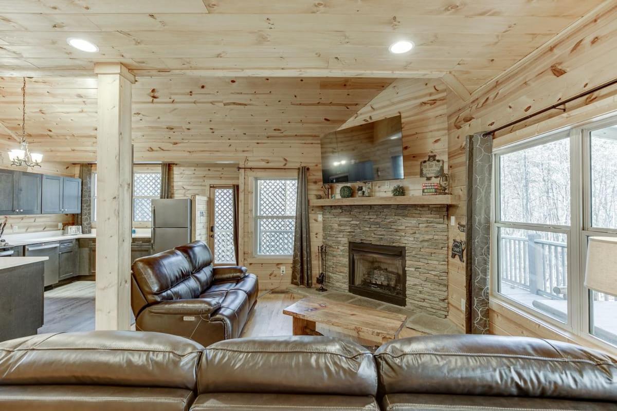 Fantastic Family Cabin W Firepit Cleveland Exterior photo